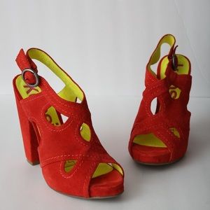 NEW unworn GRAY suede Kenzie cutout heels